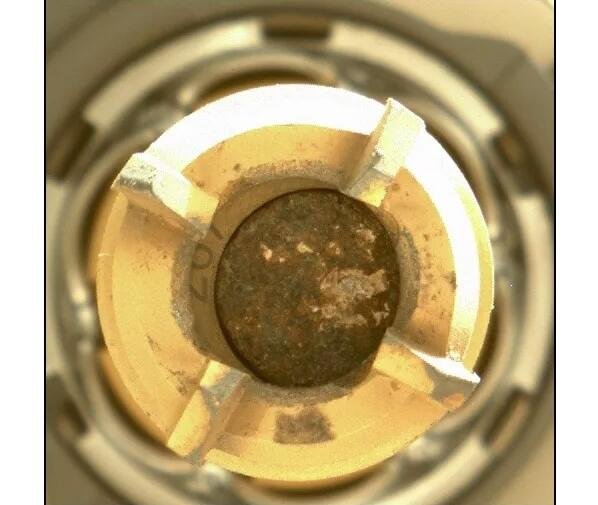 在这张照片中可以看到 NASA 的毅力火星探测器从岩石“罗切特”中收集的第二个样本，该机器人于 2021 年 9 月 8 日拍下了这张照片.jpg