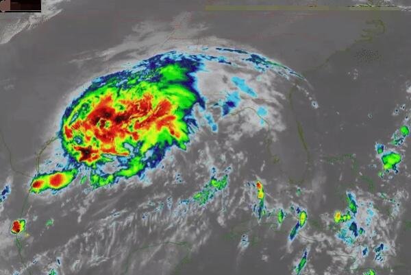 在 NOAA 的 GOES East 卫星拍摄的这张卫星图像中，热带风暴尼古拉斯在接近休斯顿时将大雨蔓延到新奥尔良.jpg