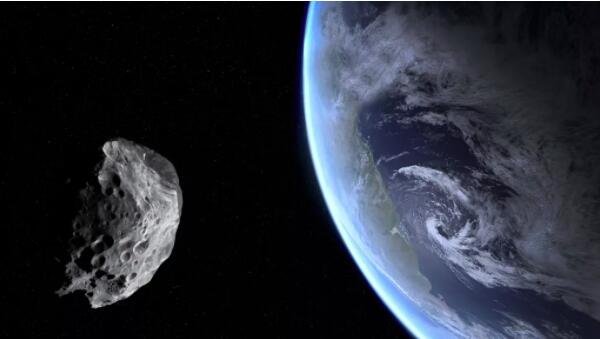 三倍于自由女神像的小行星将在秋分时从地球上掠过.jpg
