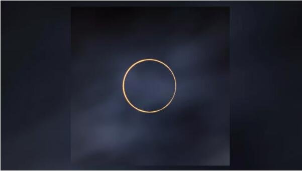 名为“金戒指”的天体摄影拍摄作品，让日食看起来超凡脱俗.jpg