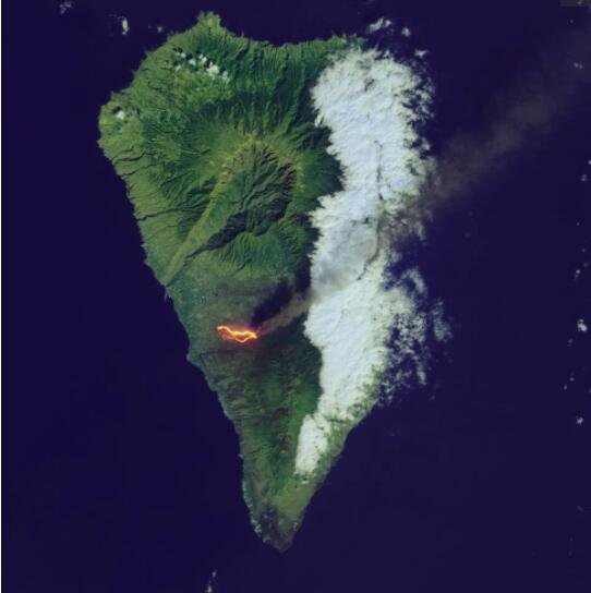 新的Landsat 8照片中明亮的熔岩流，从拉帕尔马火山喷发冒出的烟雾.jpg