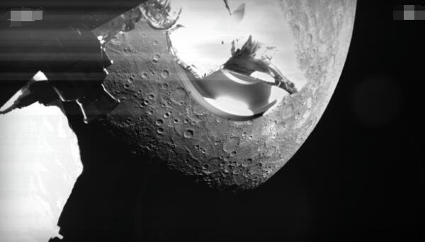 太空探测器BepiColombo 上周首次飞越了水星，拍摄了出色的水星的照片.jpg