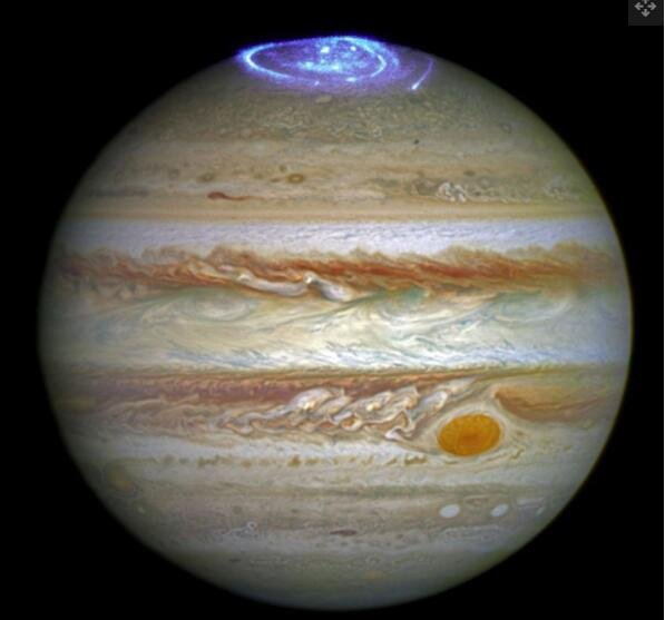 木星上的极光比地球上的要强得多，部分原因是木星火山卫星艾奥的活动.jpg