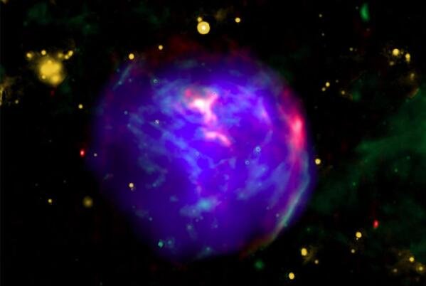 美国宇航局捕捉到几千年前一次恒星爆炸的彩色爆炸 提供了新的线索.jpg