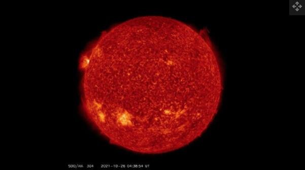 一个新的太阳黑子正在引发太阳爆发，这是它在视频中的样子.jpg