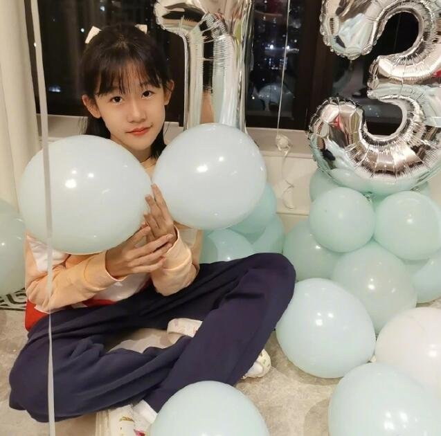 陆毅为贝儿庆生 。.jpg 陆毅为贝儿庆生 。.jpg