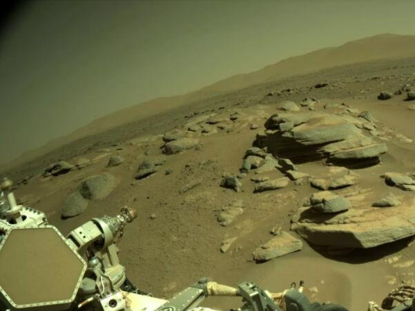 2021 年 10 月 22 日，火星探测器 Perseverance 的导航摄像头拍摄的另一张照片.jpg