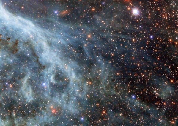 哈勃太空望远镜拍摄的大麦哲伦星云（左侧的蓝云）.jpg