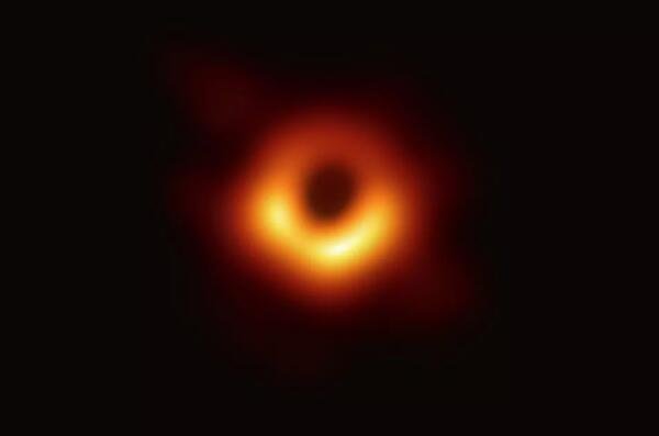 黑洞是什么样子的 可以分为几层？关于黑洞的奇怪事实.jpg