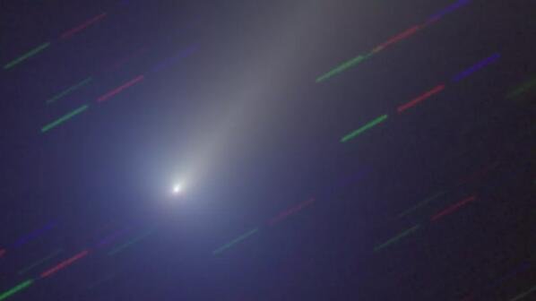 伦纳德彗星 ——今年最亮的一颗彗星 正在消退 表现得很奇怪.jpg