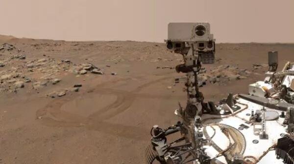 美国宇航局的毅力号火星车在火星上发现有机化学物质.jpg