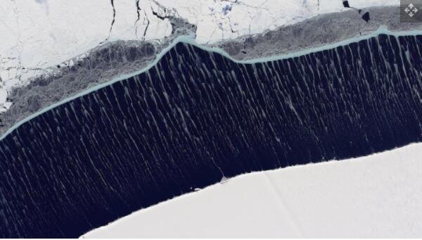 在美丽的卫星图像中，罕见的细小冰层在南极洲附近的海域划过.jpg