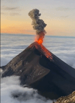 火山爆发的瞬间.gif
