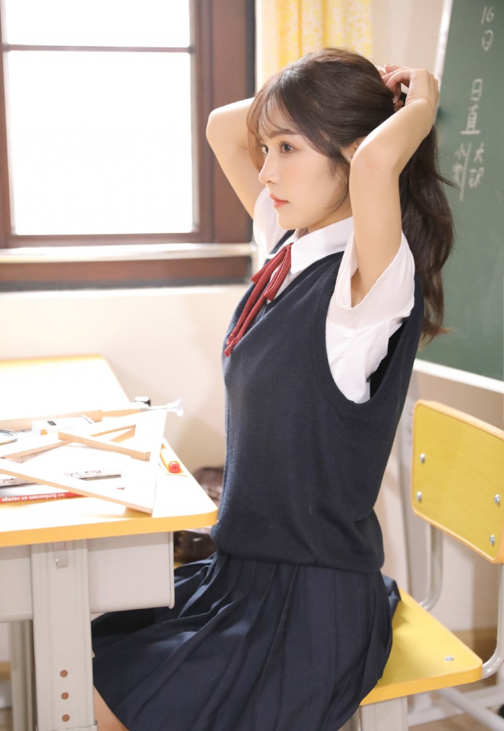 清纯美女学生妹jk制服教室图片