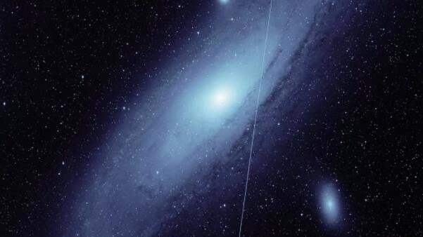 SpaceX 的 Starlink 卫星在小行星搜寻望远镜的图像中留下条纹.jpg