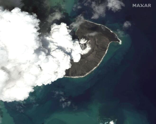 汤加的洪加岛-洪加哈派火山喷发.jpg