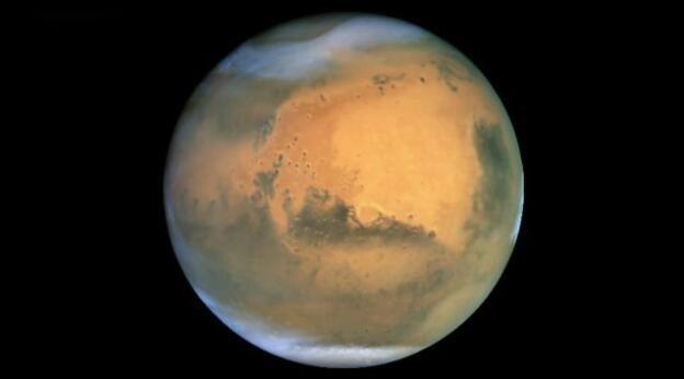 火星南极的“湖”可能只是一块巨大的岩石.jpg