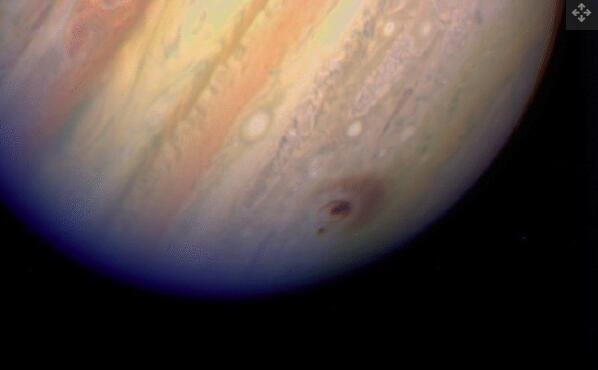 哈勃太空望远镜于 1994 年 7 月 18 日捕捉到了舒梅克-列维 9 碎片 G 与木星撞击的图像.jpg