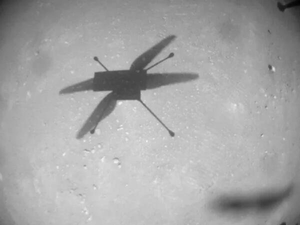 火星直升机 Ingenuity 在历史性的火星天气延误后完成第 19 次飞行.jpg