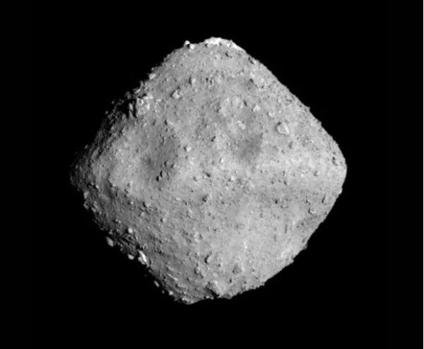 现在在地球上的小行星 Ryugu 样本揭示了太空岩石的内部运作.jpg