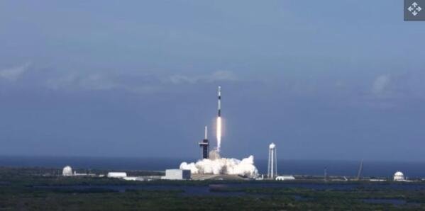 SpaceX Falcon 9 火箭于 2022 年 2 月 3 日将 49 颗 Starlink 互联网卫星发射到轨道上.jpg