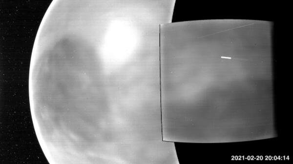 美国宇航局捕捉到了令人震惊的，第一张金星表面的图像.jpg