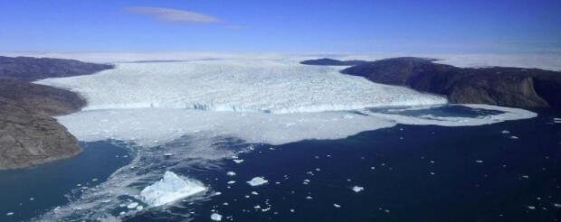 格陵兰冰盖底部的融化率极高 就像大型水坝产生的水力发电一样？.jpg