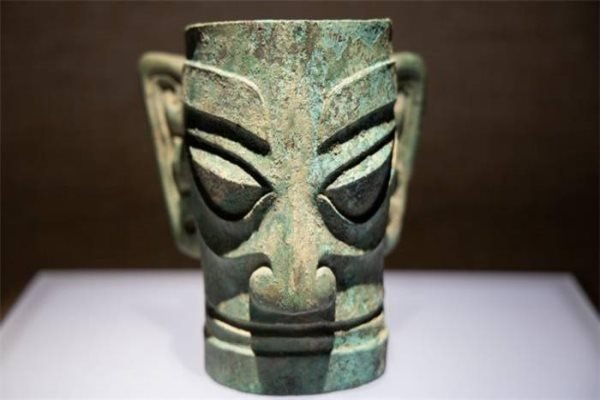 三星堆面具发现耳洞，三星堆黄金面具中的古蜀文化