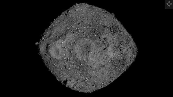 Bennu 是一颗距离太阳约 1.05 亿英里（1.68 亿公里）的小行星，其形状像钻石或陀螺.jpg