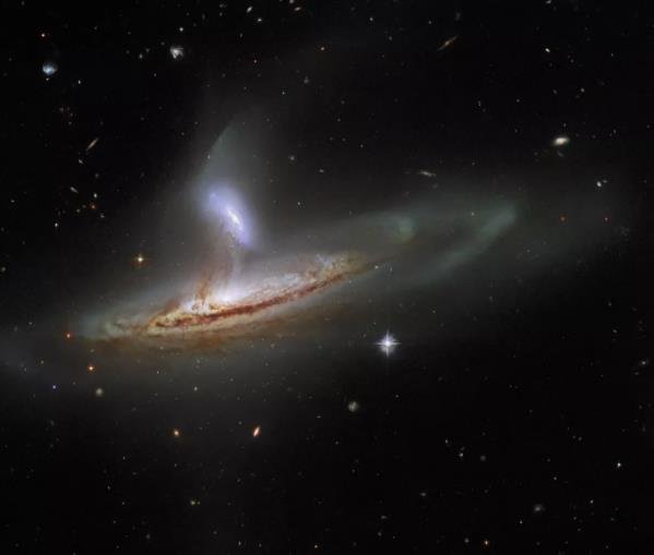 哈勃太空望远镜拍摄的星系对 Arp 282.jpg