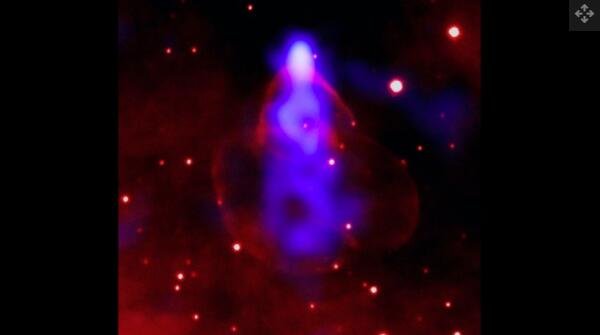 这张特写图像显示了 X 射线是由围绕脉冲星本身飞行的粒子产生的.jpg