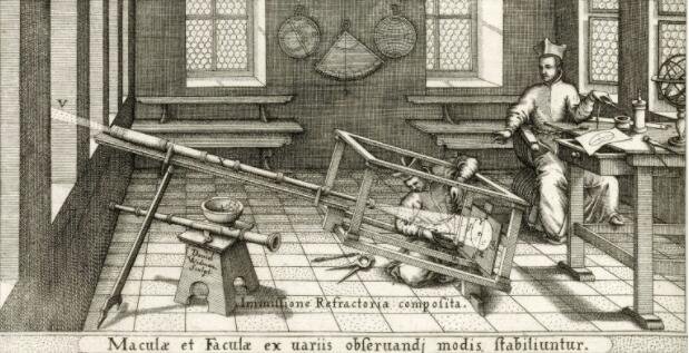 太阳黑子的首次观测是在 1600 年代，当时人们使用一种称为日光镜的改进型望远镜。该仪器将太阳图像投射到可以观察到黑色太阳黑子的表面上.jpg