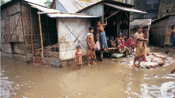 到 2100 年，孟加拉国将有 3200 万人面临与海平面上升相关的重大问题。在这里，我们已经看到了孟加拉国达卡洪水的影响.jpg