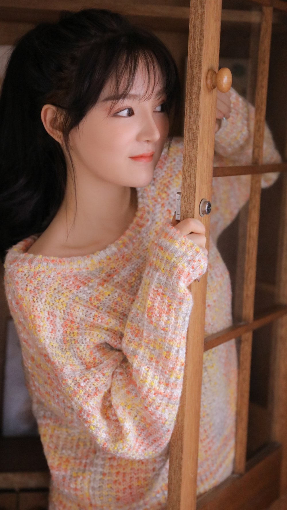 治愈系美女暖冬彩色毛衣青春靓丽美女图片