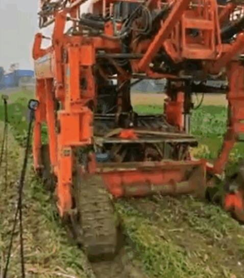 农民改造植保“变形金刚”：1天能耕8亩地 种地农活全能干