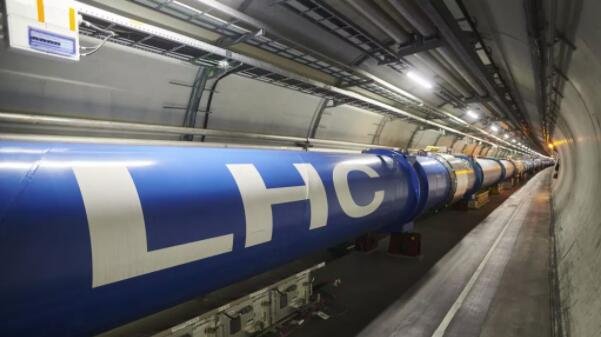 新升级的大型强子对撞机（LHC）创下质子加速度世界纪录 LHC工作原理