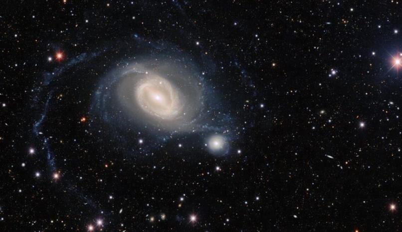 暗能量相机在惊人的太空照片中窥探星系的“银河芭蕾”.jpg