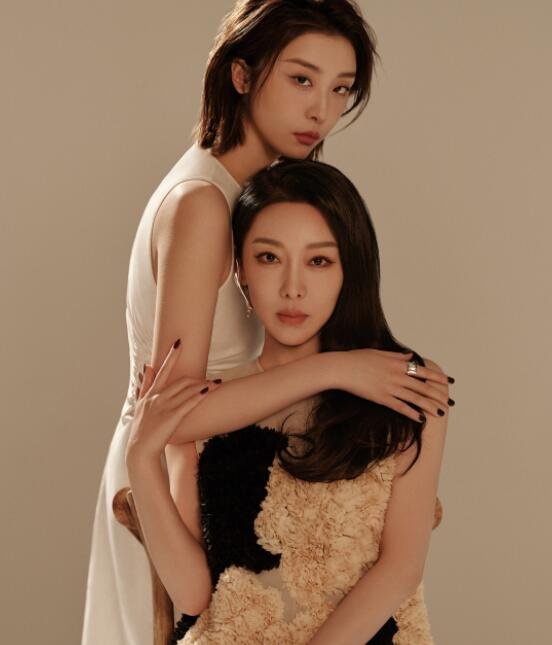 赵小棠与妈妈首次合体拍摄封面