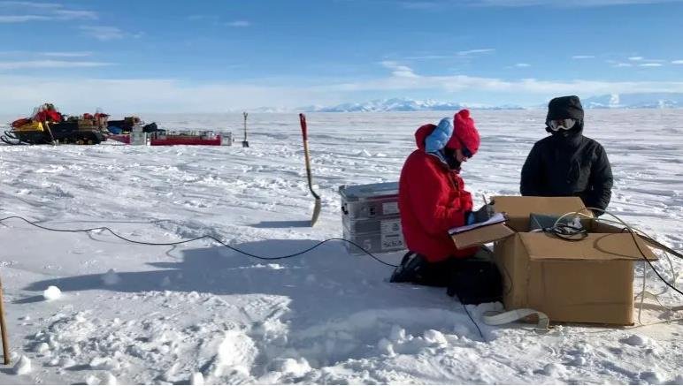 首次探测到南极冰流下的地下水 证明电磁技术在新的极地环境中的价值.jpg