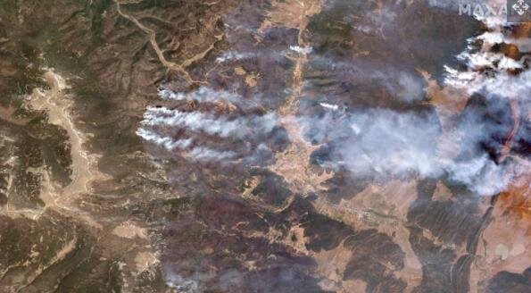 2022 年 5 月 11 日，卫星可以看到新墨西哥州野火的卷须.jpg
