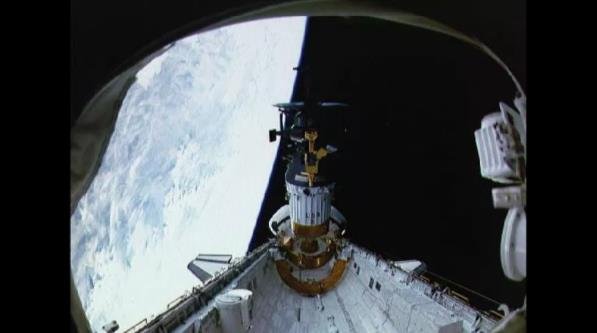 1989 年 10 月 18 日，从 STS-34 亚特兰蒂斯号货舱部署 NASA 伽利略和 IUS.jpg