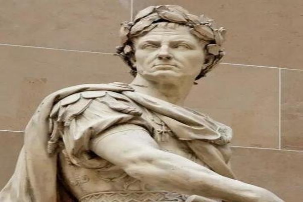 凯撒大帝简介，凯撒大帝在西方的威望，凯撒是怎么成为罗马的独裁者的