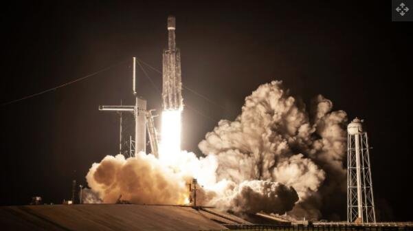 SpaceX Falcon Heavy 火箭于 2019 年 6 月 25 日发射了一组卫星，包括六颗 COSMIC-2 卫星.jpg