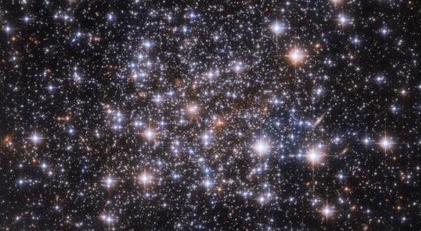被称为 Ruprecht 106 的球状星团的哈勃太空望远镜图像.jpg