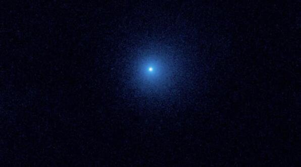 一颗巨大的彗星将在7月14日飞过地球，将在12月19日最接近太阳.jpg