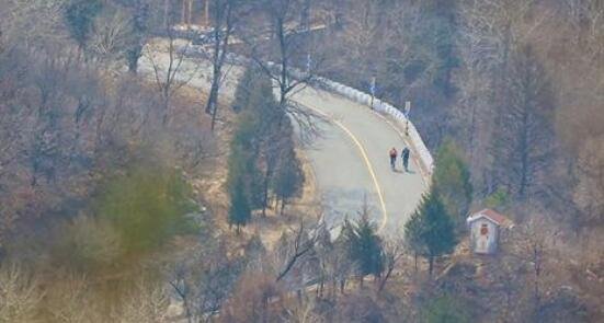 山地騎行.jpg 山地騎行.jpg