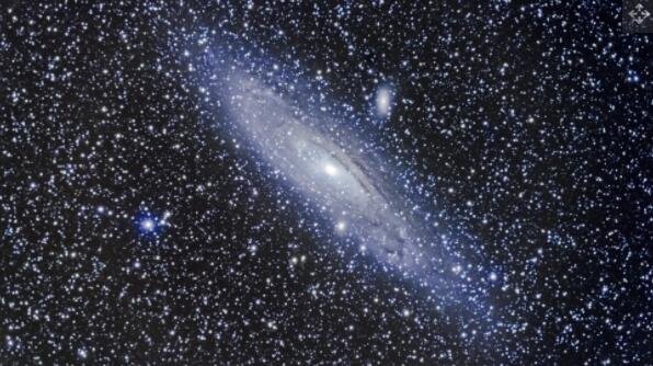 仙女座星系位于发现新发现的微弱星系的附近，位于仙女座星座的边缘.jpg