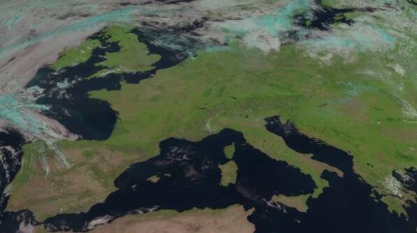 卫星捕捉到欧洲在破纪录的热浪中炙烤.jpg