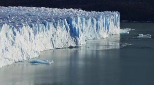 格陵兰岛近期1天流失冰量约60亿吨，什么是格陵兰冰盖？格陵兰冰盖融化后果如何？