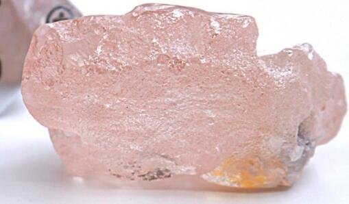 安哥拉开采出300年未见大粉钻，粉钻最后的去向如何？粉钻的价值体现在哪些方面？